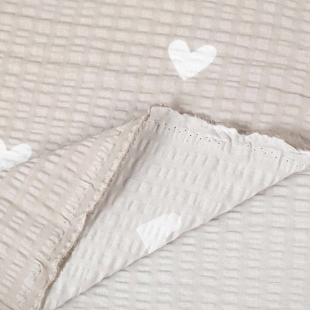 Goldea pamut krepp anyag - szívecskék, latté színű alapon 160 cm