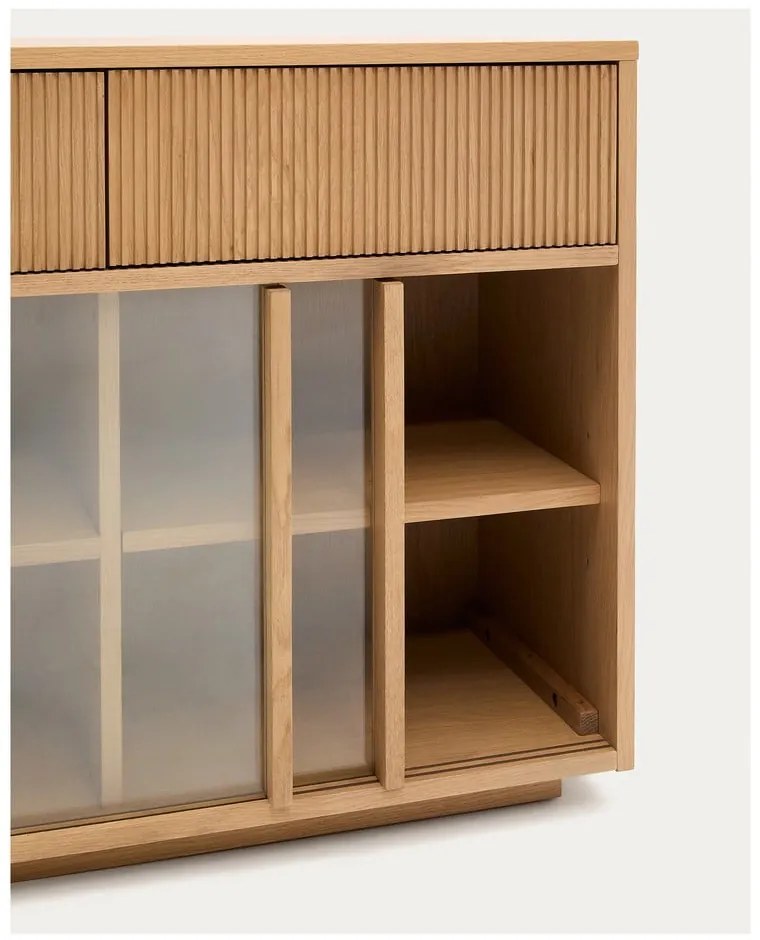 Natúr színű tálalószekrény tolóajtóval tölgyfa dekorral 200x80x40 cm Helvine – Kave Home