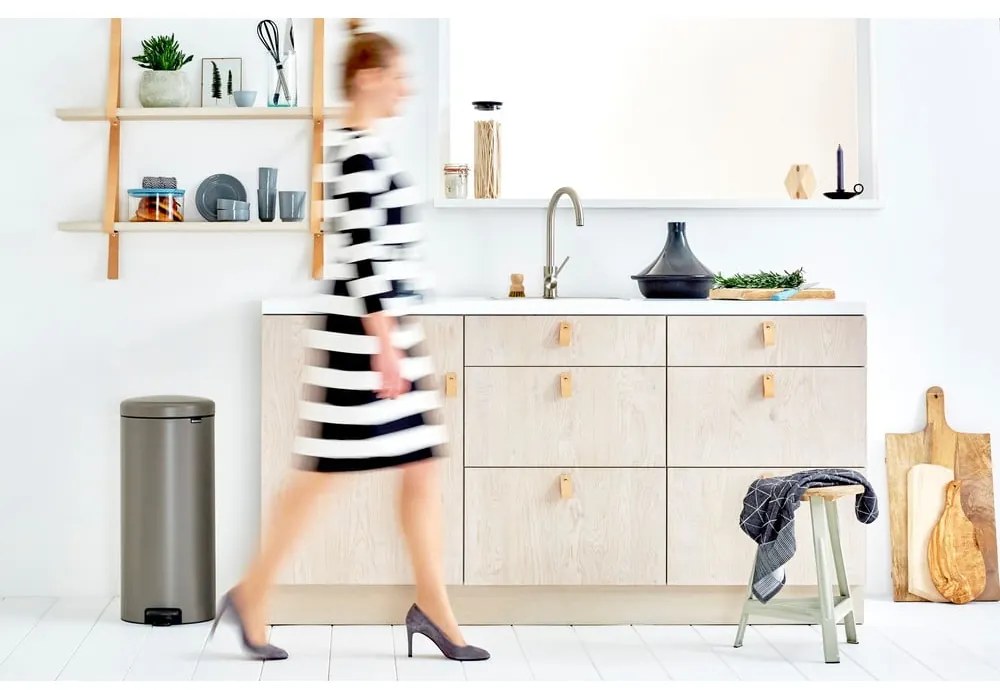 Szürke acél pedálos szemetes 30 l NewIcon – Brabantia