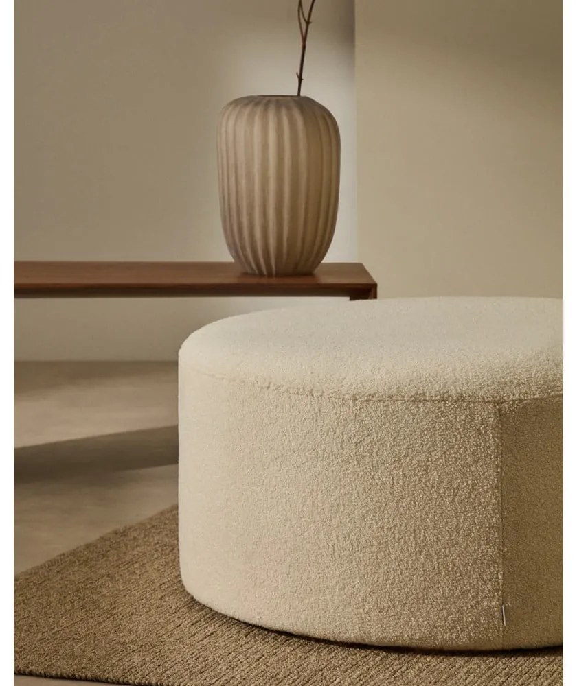 Krémszínű buklé puff Kaeli – Kave Home