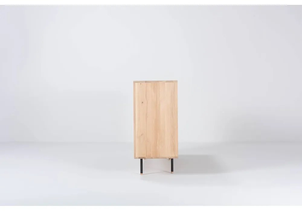 Fekete-natúr színű tölgyfa alacsony komód 176x100 cm Fina – Gazzda