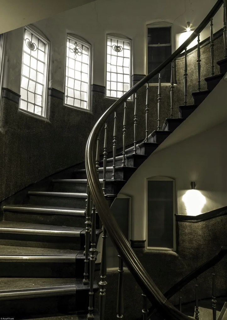 Poszter 29,7x42cm Spirál lépcső az épületben, Assaf Frank