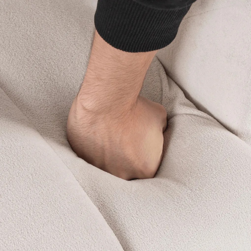 Designer Fotel Krém Bouclé Kárpittal. BENDER