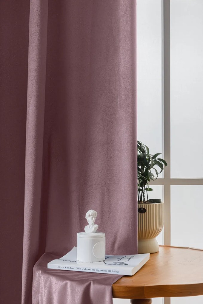 Világoslila VELVET sötétítő függöny 140x270 cm Felfüggesztés: Hullámos sínszalag