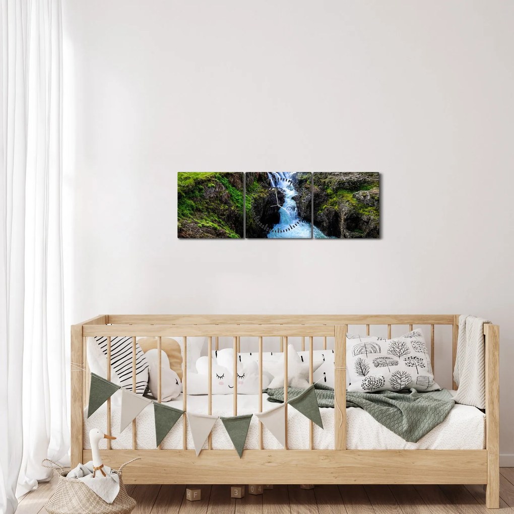 Egy kép a vízesésről a sziklák között (órával) (90x30 cm)