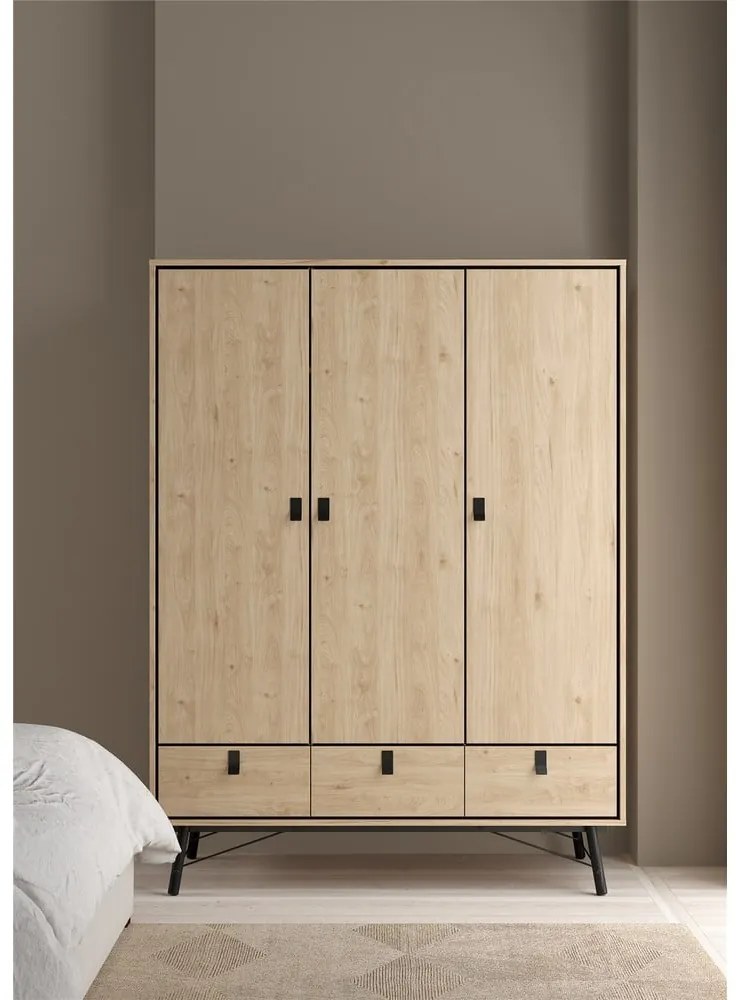 Natúr színű ruhásszekrény tölgyfa dekorral 150x200 cm Ry – Tvilum