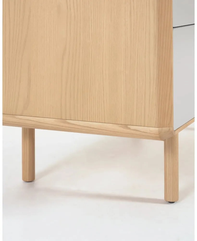 Szürke-natúr színű éjjeliszekrény Anielle – Kave Home