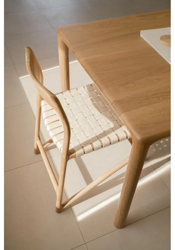 Fawn tömör tölgyfa étkezőszék fekete ülőrésszel - Gazzda