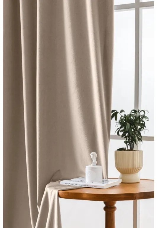 Világosbarna sötétítő VELVET függöny 140x250 cm Felfüggesztés: Fém gyűrűk