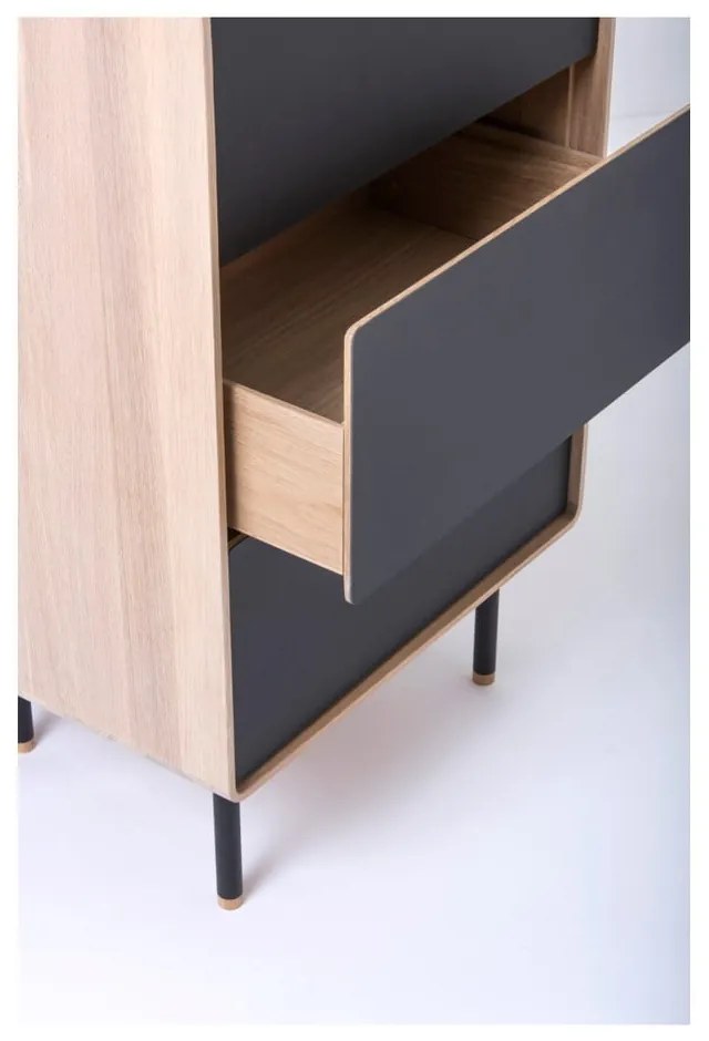 Fekete-natúr színű tölgyfa magas komód 60x100 cm Fina – Gazzda