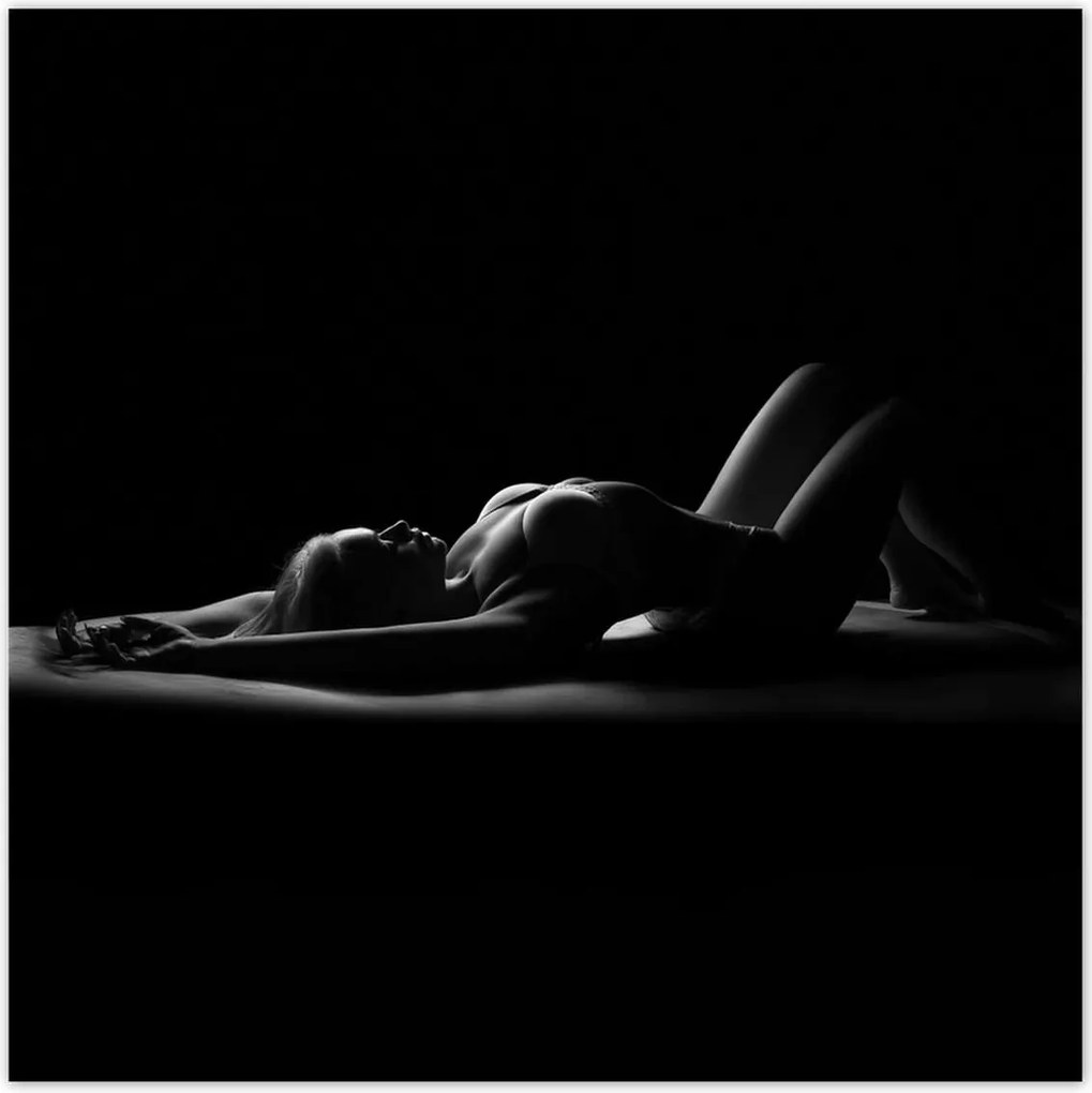 Poszterek 100x100 Szűz fekszik a padlón