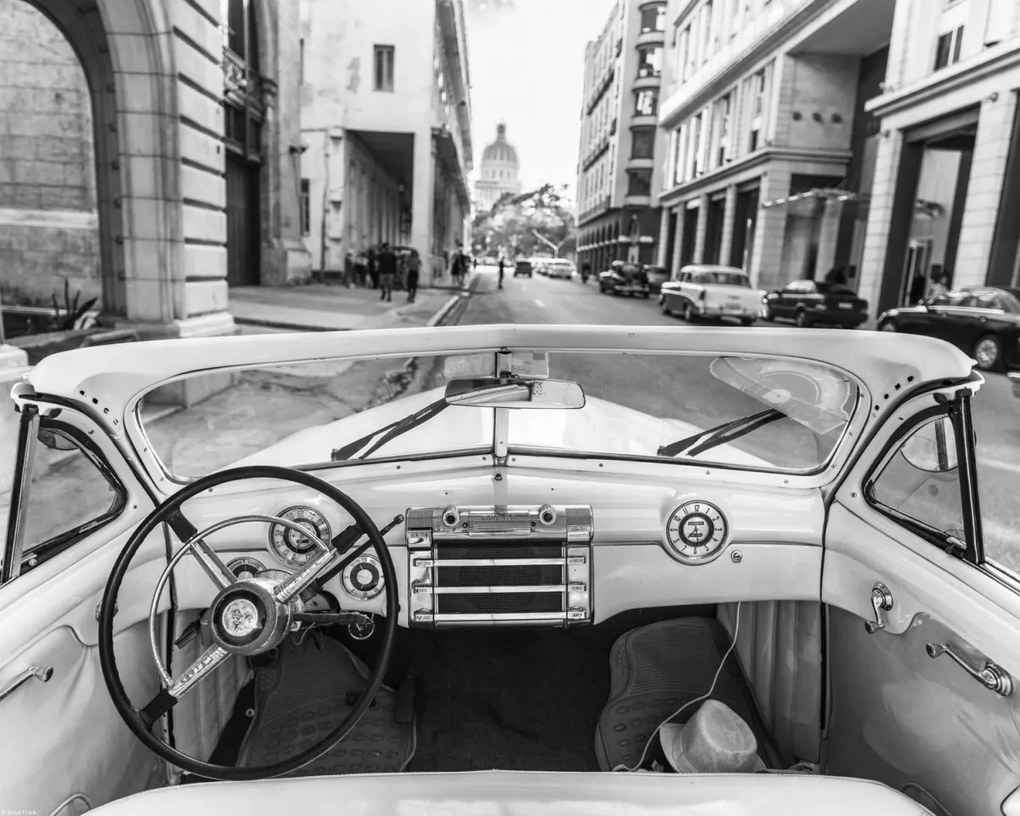 Poszter 50x40cm Antik autó a Havanna utcában 3, Assaf Frank