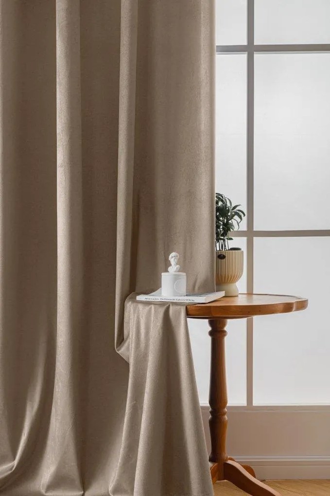 Bézs sötétítő függöny VELVET 140x270 cm Felfüggesztés: Hullámos sínszalag