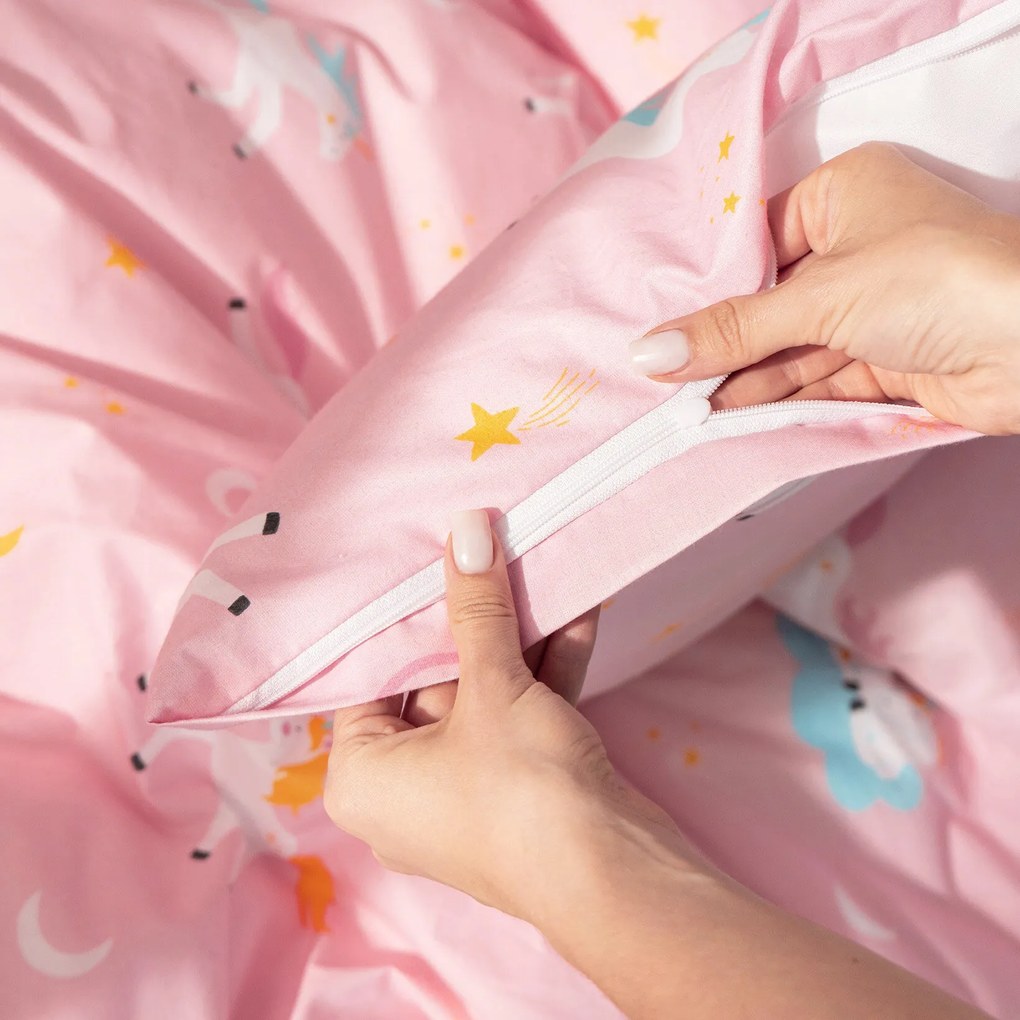 Goldea gyermek pamut ágyneműhuzat - vidám egyszarvúak 150 x 200 és 50 x 60 cm