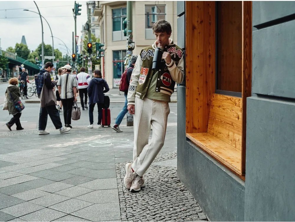 Fekete rozsdamentes acél termosz szívószállal 890 ml Quencher H2.O FlowState™ Tumbler Black 2.0 – Stanley