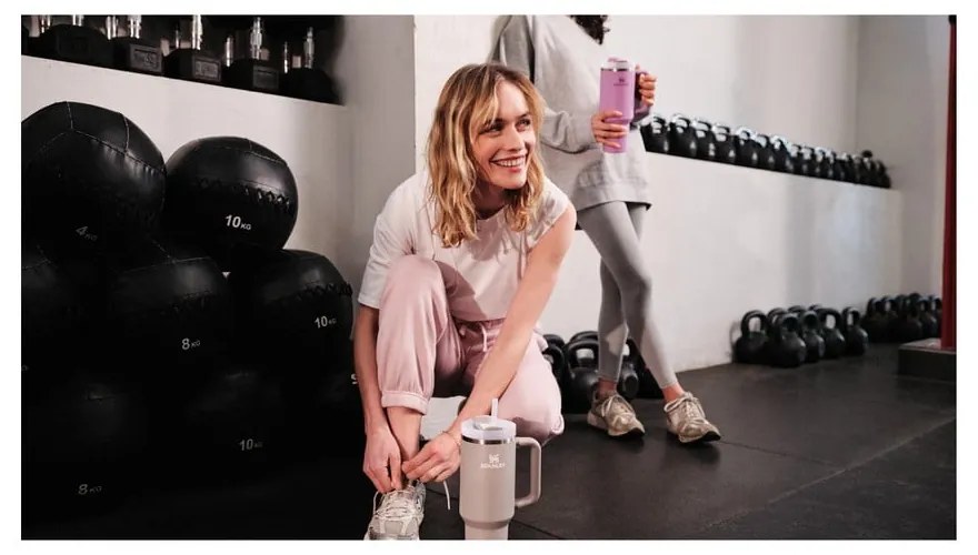 Világosszürke rozsdamentes acél termosz szívószállal 1,18 l Quencher H2.0 FlowState Tumbler Ash – Stanley