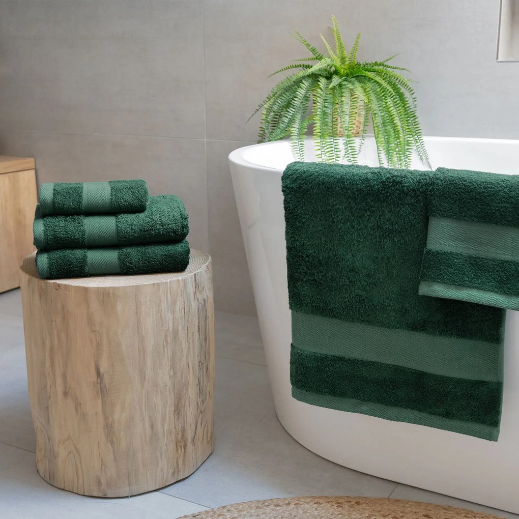 Goldea bambuszszálas törölköző és fürdőlepedő - smaragdzöld 70 x 140 cm