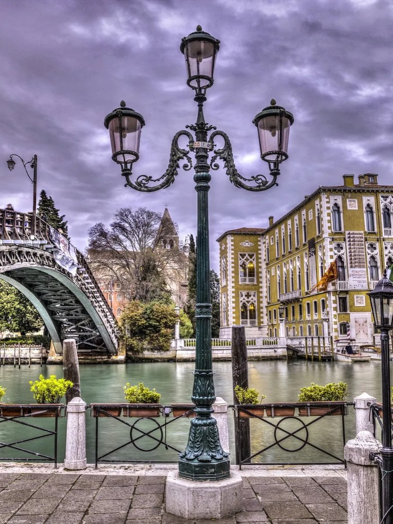 Poszter 30x40cm Lámpa az Accademia hídnál, Assaf Frank