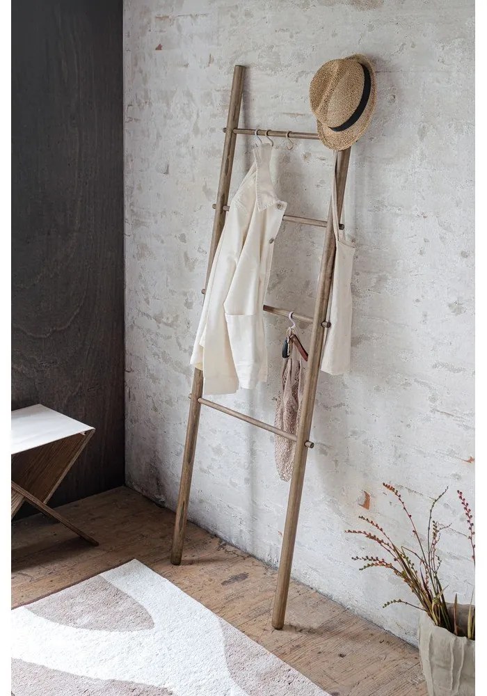 Barna fa törölközőtartó létra Roots – Mette Ditmer Denmark