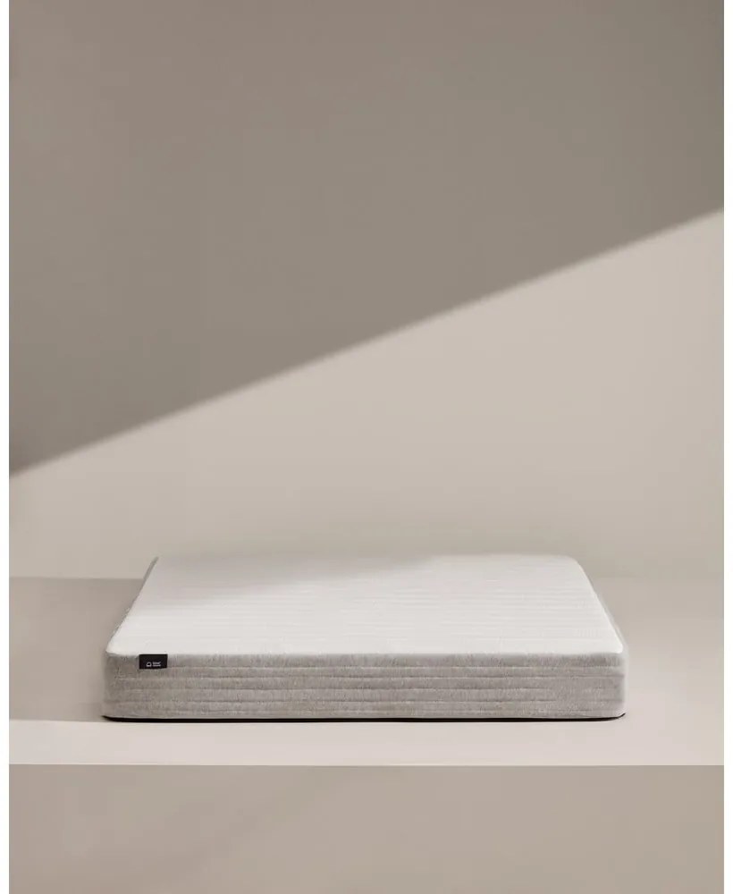 Közepes keménységű hőszabályozó hab matrac 150x190 cm Yoko – Kave Home