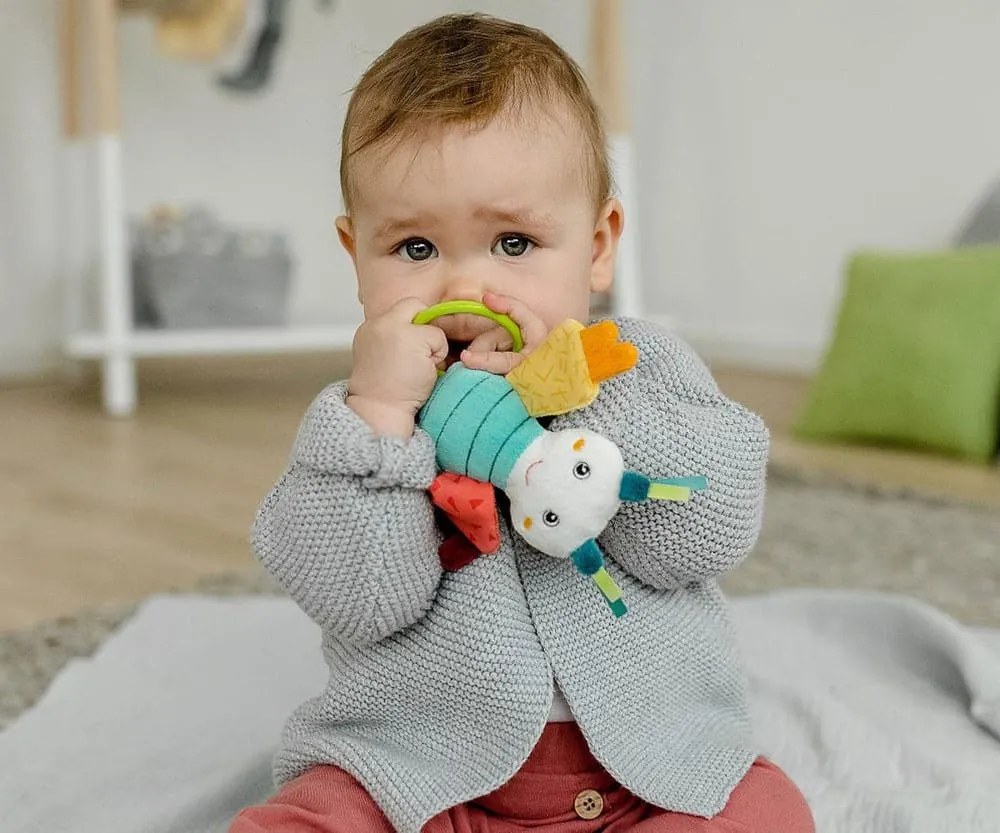 babyFEHN mini pillangó csörgő