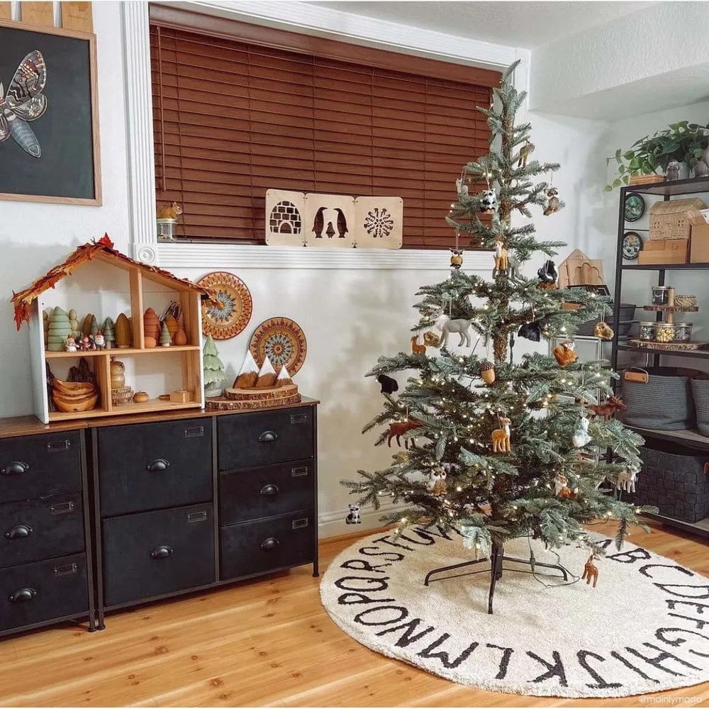 Krémszínű mosható kézi szövésű pamut gyerek szőnyeg ø150 cm ABC Natural Black – Lorena Canals