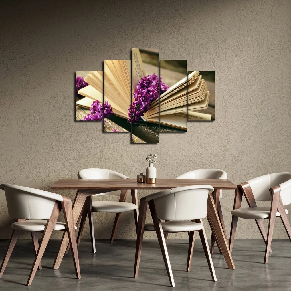 Kép egy könyvröl és a lila virágok (150x105 cm)