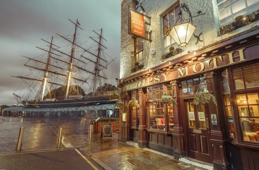 Poszter 86,4x56,8cm Cutty Sark és a kocsma Gipsy Moth, Assaf Frank