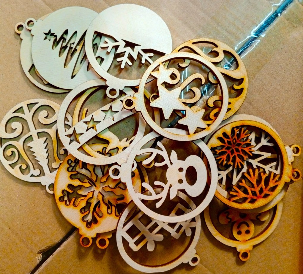 Karácsonyfadísz gömbök 16 db-os fa karácsonyi