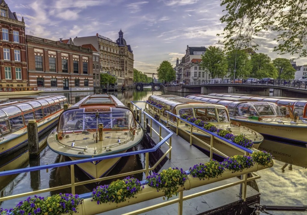 Poszter 66,5x46,5cm Kikötött hajók Amszterdamban, Assaf Frank