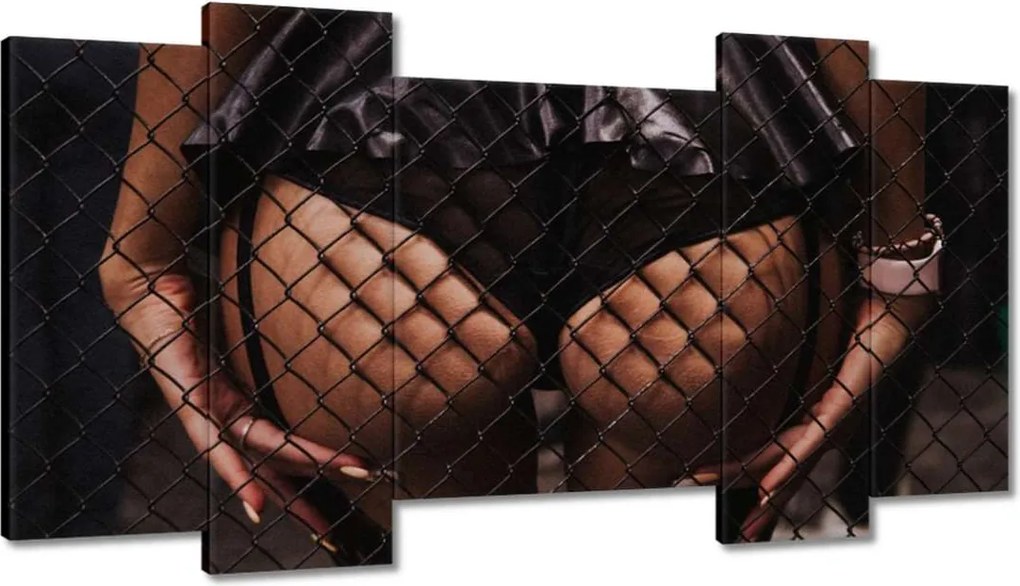 Képek 120x65 Formás popsi a rács mögött