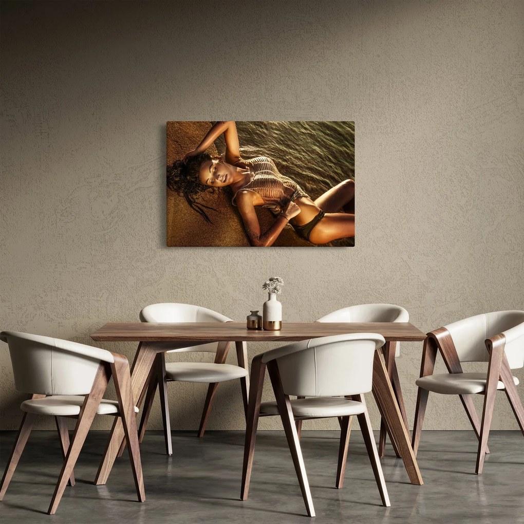 Fekvő nő a tengerparton képe (90x60 cm)