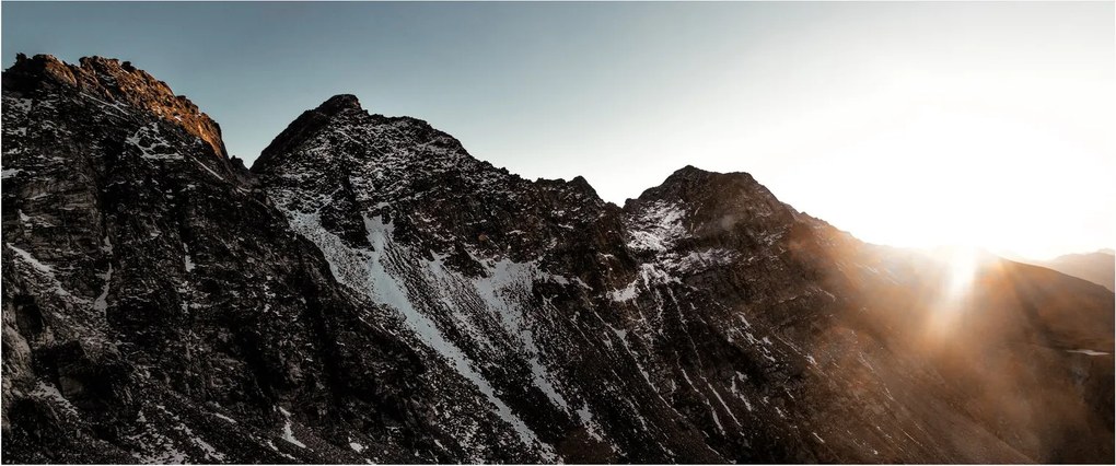 Egy sziklás hegység képe (120x50 cm)