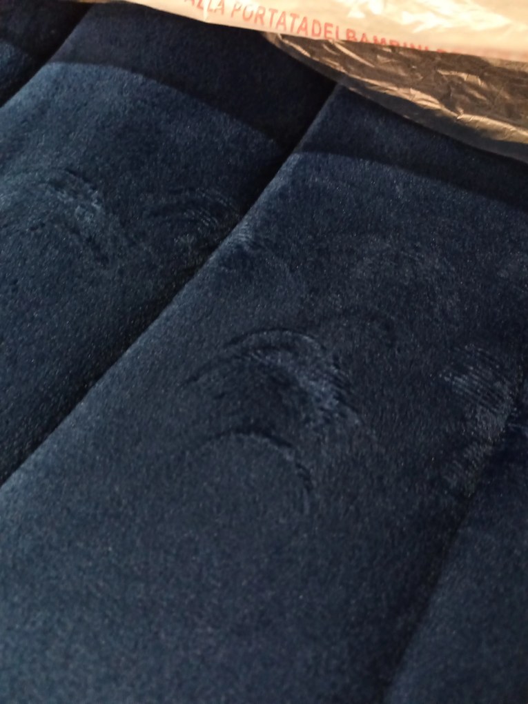 AKCIÓ Kék bársonyszék LAVA fekete lábakkal II. minőség