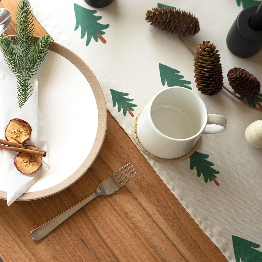 Goldea karácsonyi asztali futó - extra erős 100% - os pamut - karácsonyfák bézs alapon 35x120 cm