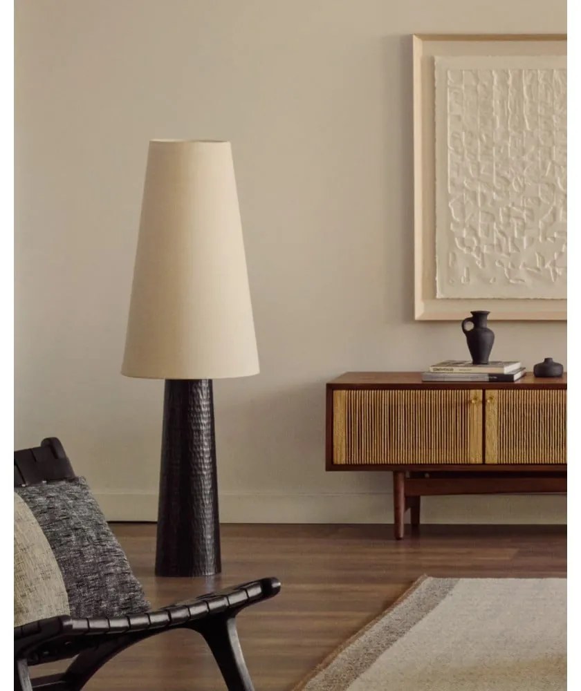 Fekete-krémszínű állólámpa textil búrával (magasság 129 cm) Senni – Kave Home