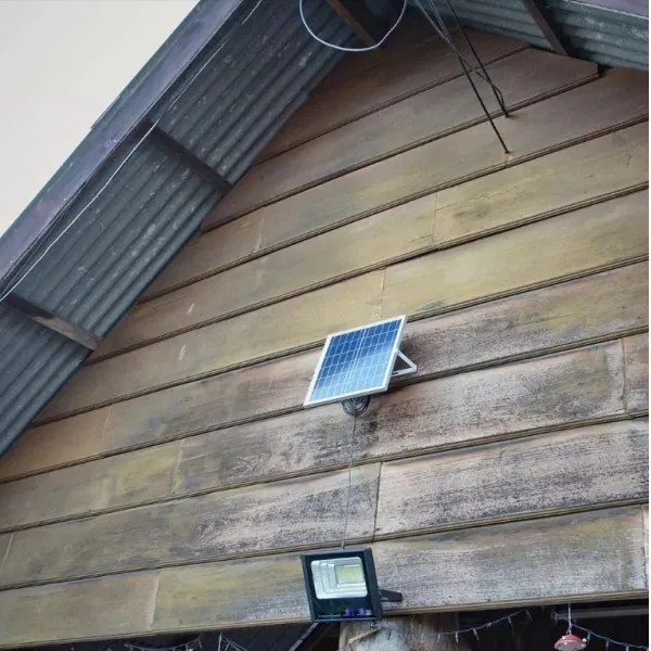 LED állítható fényerejű napelemes reflektor 16W, 4000K, IP65, DO-val