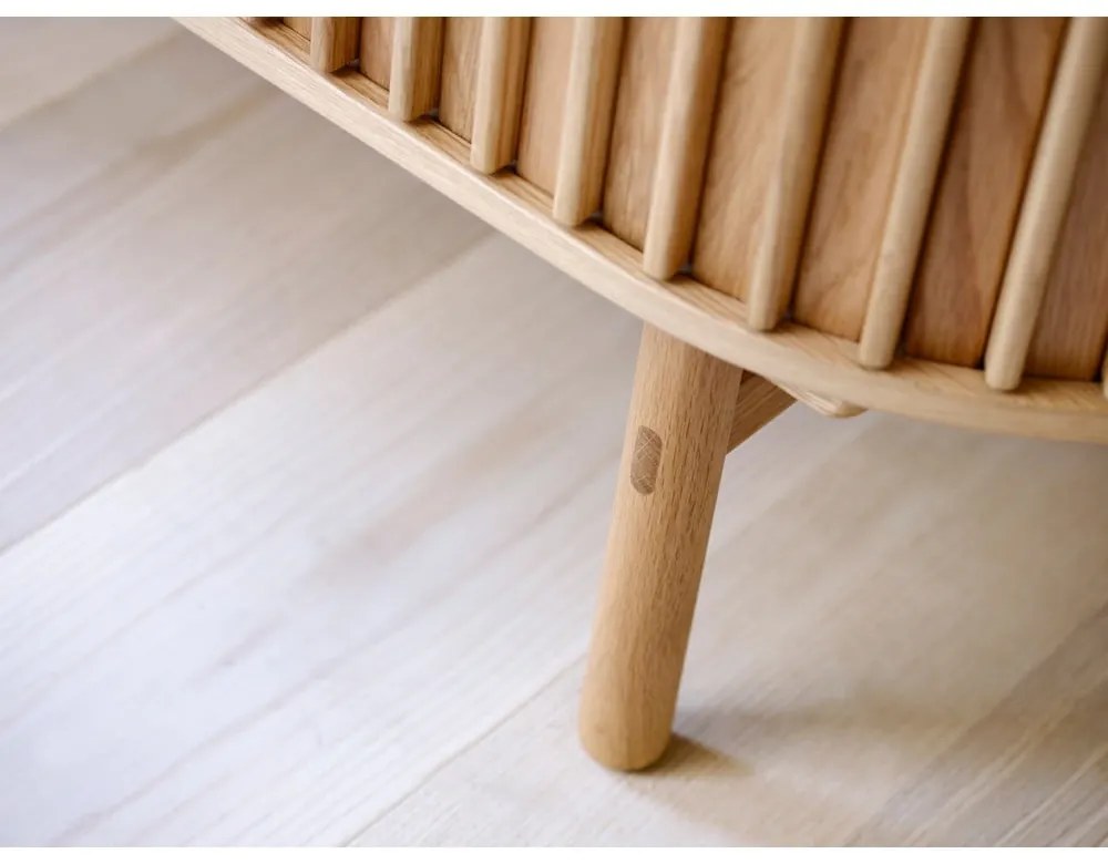 Natúr színű TV-állvány tölgyfa dekorral 160x48 cm Carno – Unique Furniture