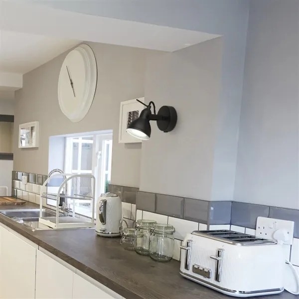 Searchlight 1541BK - Fali spotlámpa FOCUS 1xGU10/50W/230V fekete