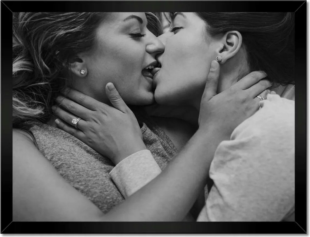 Poszterek keretben 40x30 Lányok csókja