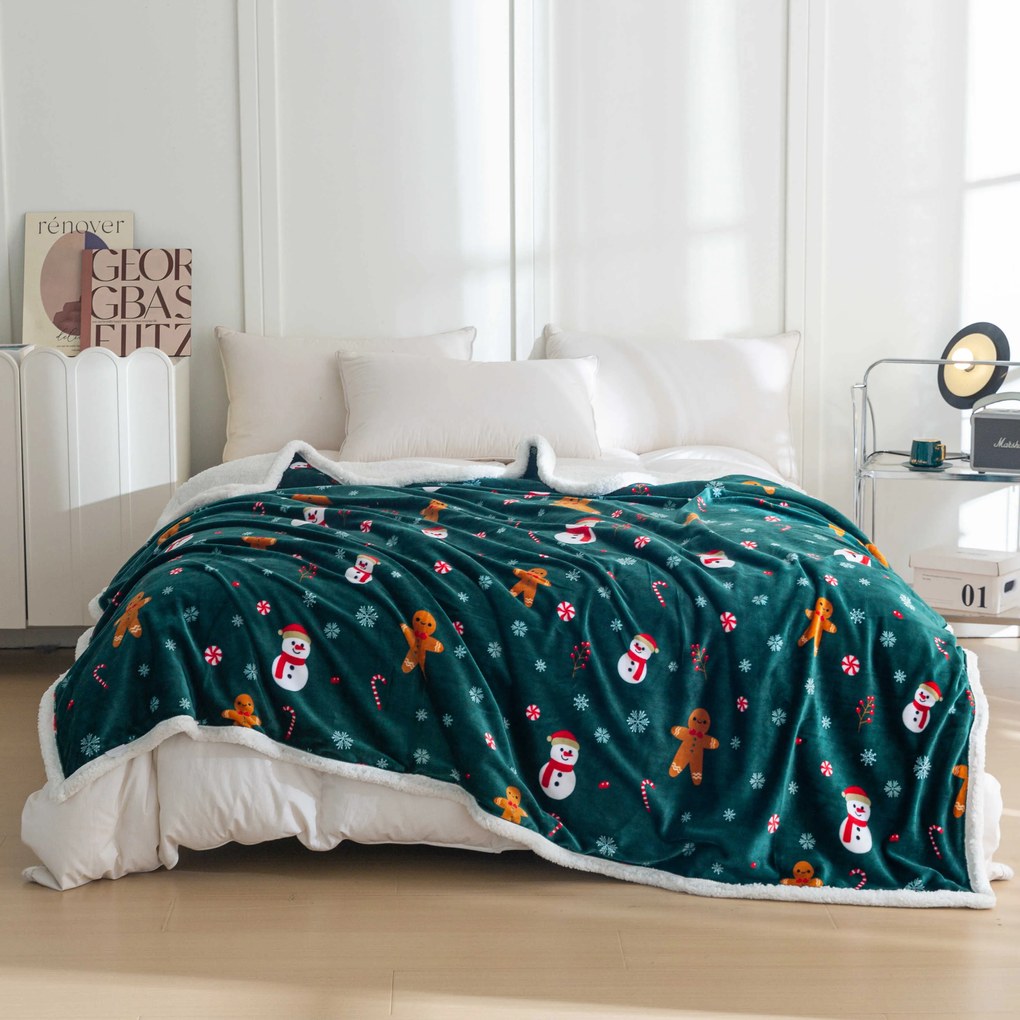 SNOWMAN AND GINGERBREAD karácsonyi sötétzöld mikroplüss báránytakaró Méret: 200 x 220 cm