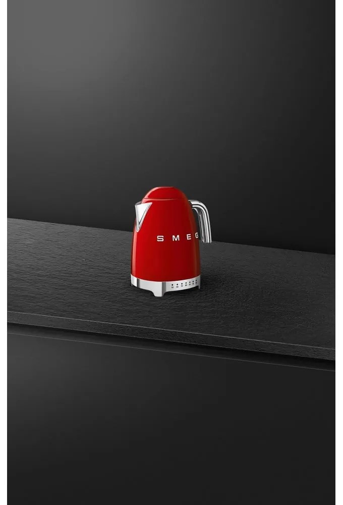 Piros rozsdamentes acél vízforraló 1,7 l Retro Style – SMEG