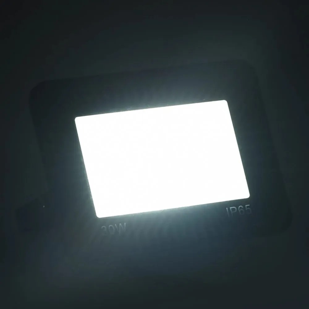 2 db hideg fehér fényű LED-es reflektor 30 W