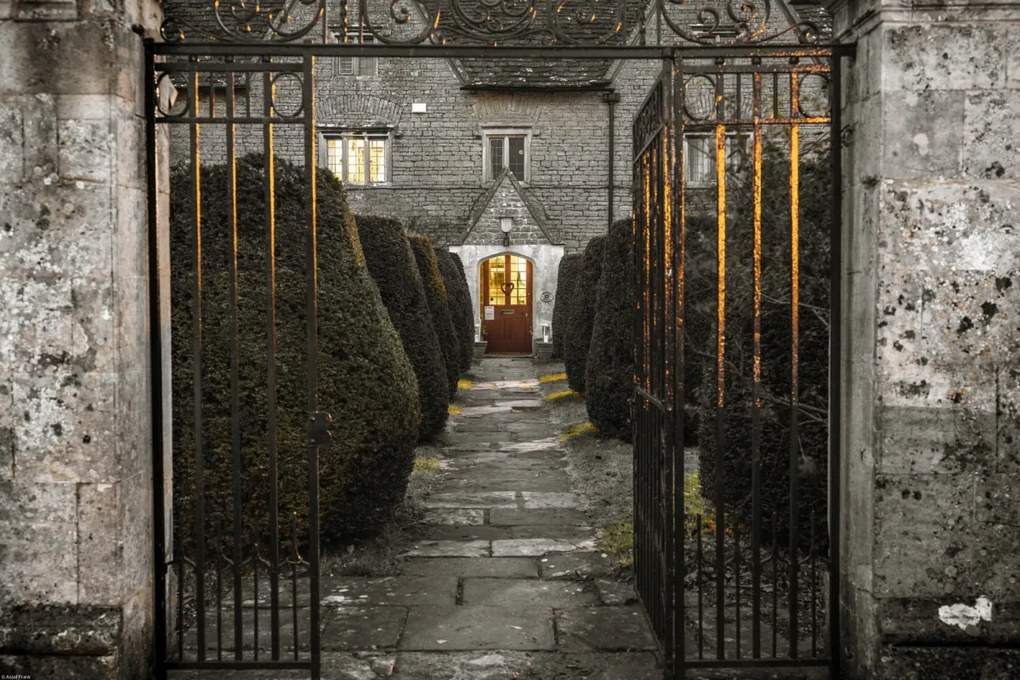 Poszter 60x40cm Egy régi házikó homlokzata Siddingtonban, Assaf Frank