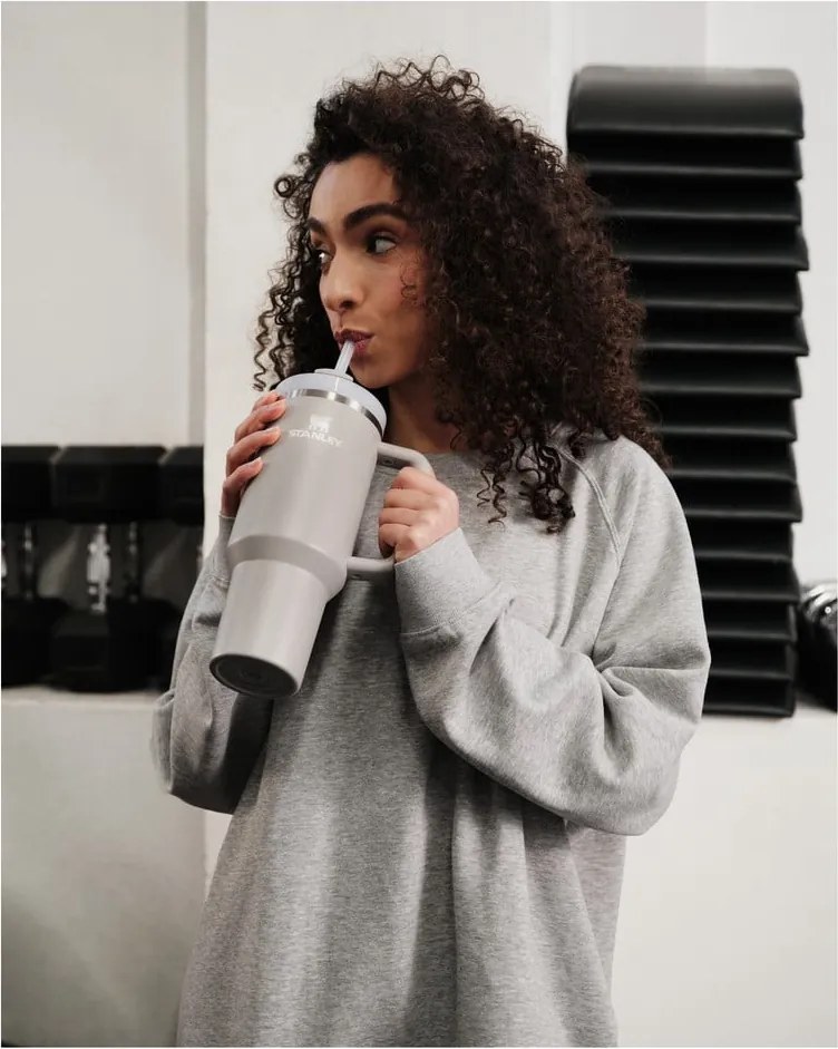 Világosszürke rozsdamentes acél termosz szívószállal 1,18 l Quencher H2.0 FlowState Tumbler Ash – Stanley
