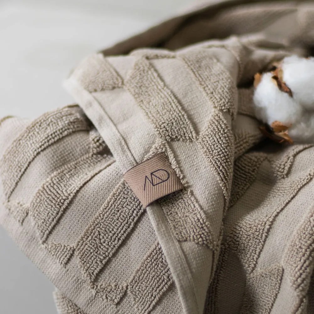 Bézs pamut fürdőlepedő 70x133 cm Geo – Mette Ditmer Denmark