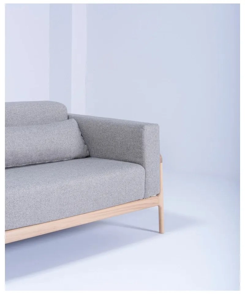 Fawn Plus szürke kanapé tölgyfából, 240 cm - Gazzda