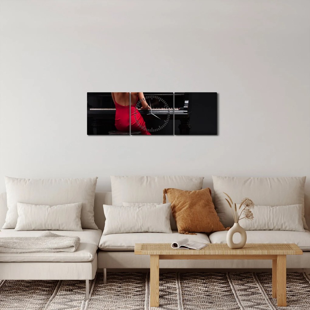 Egy zongorán játszó nő képe (órával) (90x30 cm)