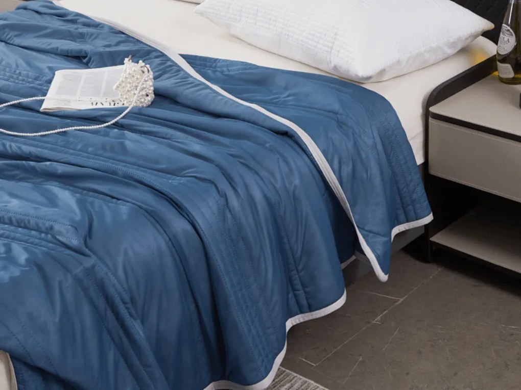 Hűsítő nyári paplan CELIA, sötétkék Méret: 140 x 200 cm