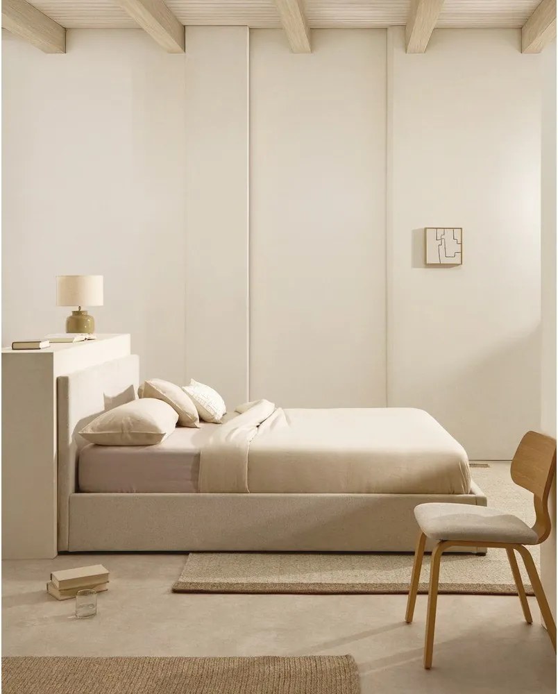Bézs kárpitozott ágyneműtartós franciaágy ágyráccsal 180x200 cm Nahiri – Kave Home